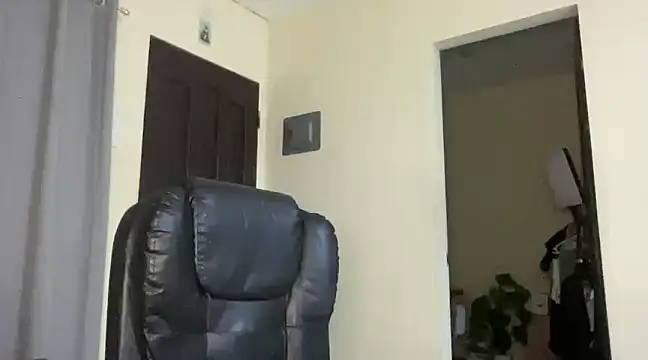 Snapshot of MeganTheRarest chatting on January 2025 02:57:01 PM MeganTheRarest online show from January 2025 02:57:01 PM