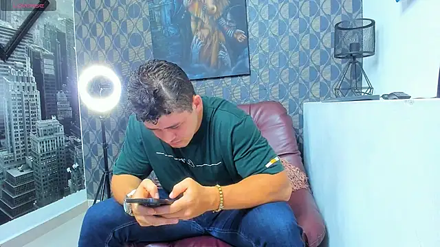 Leonsmoron online show from December 2025 10:50:01 PM