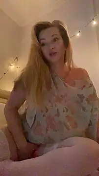 Lady  Maria online show from October 2025 03:33:02 PM