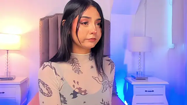 Emma Torres   online show from December 2024 12:11:01 PM