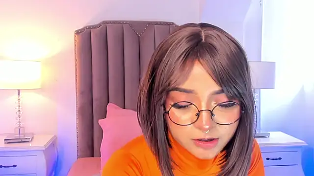 Emma Torres   online show from December 2024 03:17:01 PM