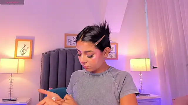 Emma Torres   online show from January 2025 12:13:02 PM