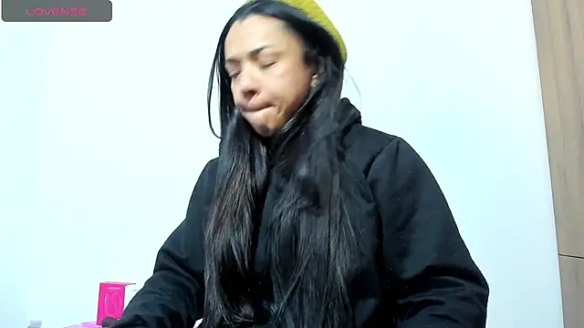 Bessie32 online show from December 2025 10:54:01 AM