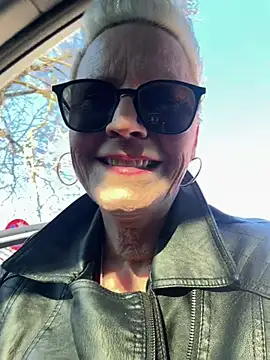 German Milf online show from March 2025 04:04:02 PM