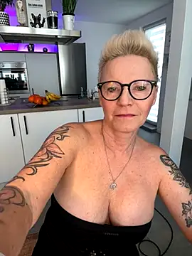 German Milf online show from November 2025 02:06:02 PM