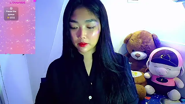 TR4NSCUTI3 online show from September 2025 06:13:02 PM