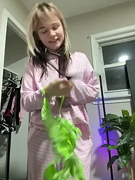 Cutiepiespanks online show from February 2026 04:00:02 AM