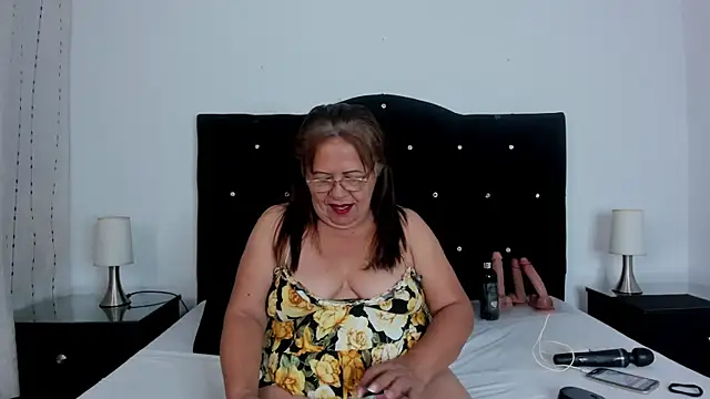 Snapshot of Keira_Lennox chatting on September 2025 11:32:02 AM Keira Lennox online show from September 2025 11:32:02 AM