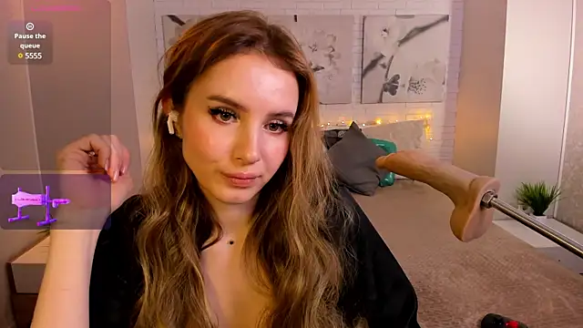 Betty June online show from February 2025 09:59:02 PM