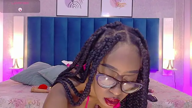 Snapshot of MiaMidnnightt chatting on October 2025 12:24:02 PM MiaMidnnightt online show from October 2025 12:24:02 PM