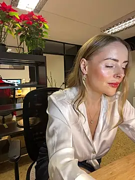 Snapshot of EmaSalis chatting on December 2024 09:35:02 AM EmaSalis online show from December 2024 09:35:02 AM