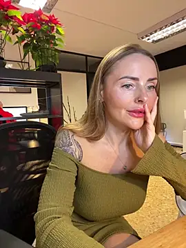 Snapshot of EmaSalis chatting on December 2024 09:06:01 AM EmaSalis online show from December 2024 09:06:01 AM