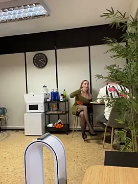 Snapshot of EmaSalis chatting on December 2024 01:22:02 PM EmaSalis online show from December 2024 01:22:02 PM