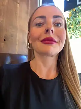 Snapshot of EmaSalis chatting on December 2024 01:11:02 PM EmaSalis online show from December 2024 01:11:02 PM