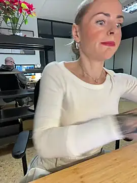 Snapshot of EmaSalis chatting on January 2025 12:38:02 PM EmaSalis online show from January 2025 12:38:02 PM