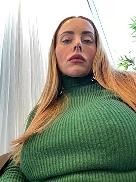 Snapshot of EmaSalis chatting on January 2025 01:25:02 PM EmaSalis online show from January 2025 01:25:02 PM