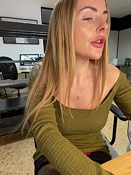 Snapshot of EmaSalis chatting on February 2025 12:17:01 PM EmaSalis online show from February 2025 12:17:01 PM