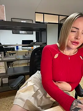 Snapshot of EmaSalis chatting on February 2025 06:55:02 PM EmaSalis online show from February 2025 06:55:02 PM