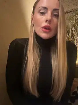 Snapshot of EmaSalis chatting on February 2025 01:17:02 PM EmaSalis online show from February 2025 01:17:02 PM