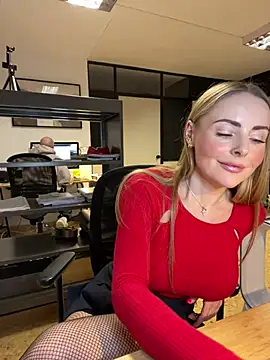 Snapshot of EmaSalis chatting on March 2025 04:17:02 PM EmaSalis online show from March 2025 04:17:02 PM