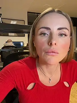 Snapshot of EmaSalis chatting on March 2025 07:32:01 PM EmaSalis online show from March 2025 07:32:01 PM