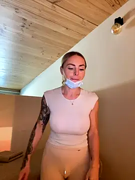 Snapshot of EmaSalis chatting on October 2025 10:51:01 AM EmaSalis online show from October 2025 10:51:01 AM