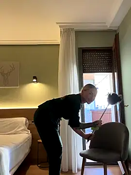 Snapshot of EmaSalis chatting on October 2025 02:34:01 PM EmaSalis online show from October 2025 02:34:01 PM