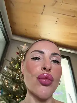 EmaSalis online show from December 2025 10:41:02 AM