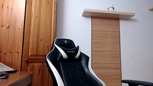 Snapshot of Lisakisss chatting on February 2025 06:01:02 PM Lisakisss online show from February 2025 06:01:02 PM