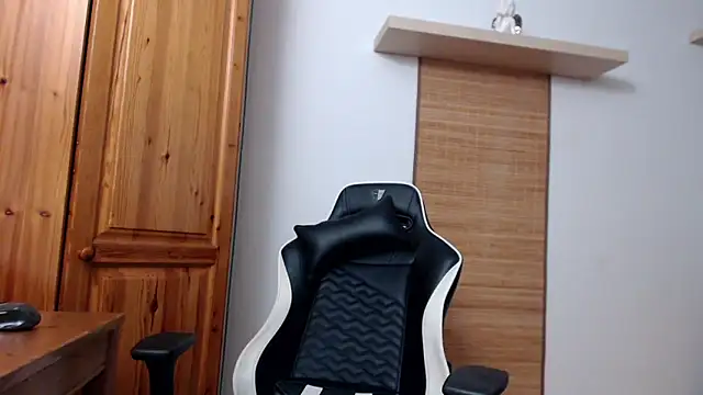 Snapshot of Lisakisss chatting on March 2025 08:29:01 AM Lisakisss online show from March 2025 08:29:01 AM