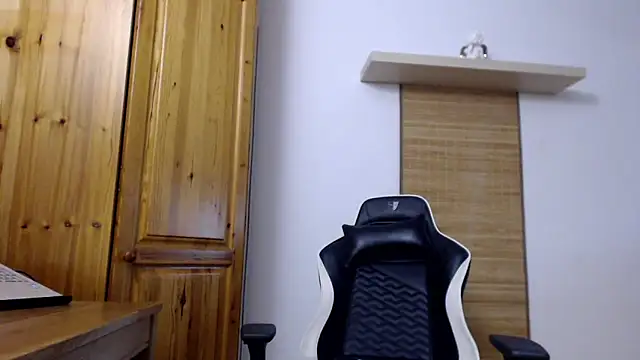 Snapshot of Lisakisss chatting on March 2025 08:15:01 AM Lisakisss online show from March 2025 08:15:01 AM