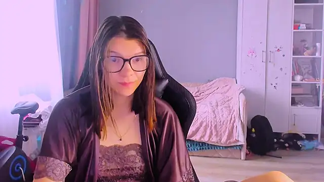 Snapshot of MollyLollipop chatting on May 2026 04:43:02 AM MollyLollipop online show from May 2026 04:43:02 AM