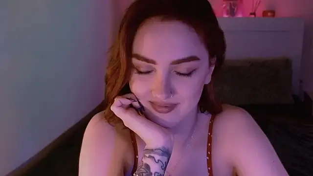 Snapshot of LilyFarey chatting on December 2024 06:29:01 PM LilyFarey online show from December 2024 06:29:01 PM