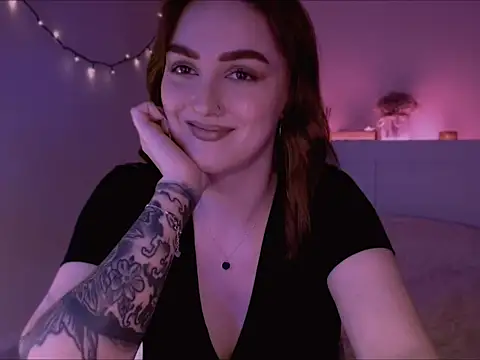 Snapshot of LilyFarey chatting on February 2025 06:19:02 PM LilyFarey online show from February 2025 06:19:02 PM