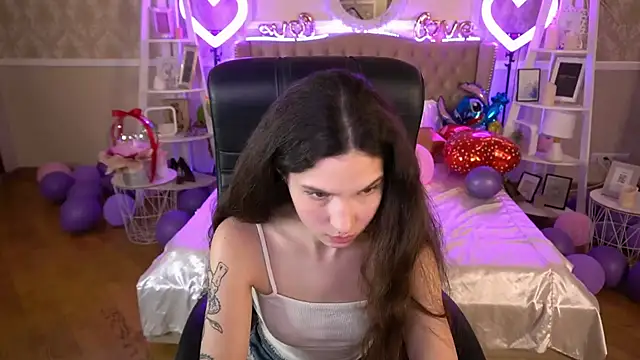 BabyFlowerr online show from February 2025 10:52:02 PM
