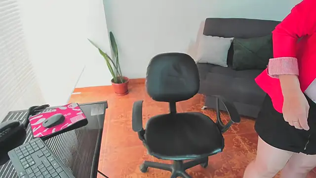 yayita mature online show from September 2025 01:01:01 PM