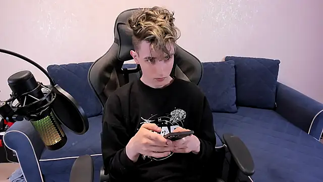 James Mills online show from November 2025 06:42:02 PM