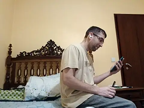 White rabbit  online show from November 2025 04:03:01 PM