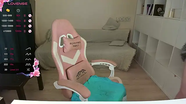 Snapshot of PlumPie chatting on October 2025 04:21:02 AM PlumPie online show from October 2025 04:21:02 AM