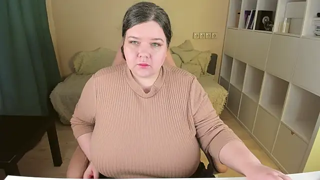 Snapshot of PlumPie chatting on October 2025 10:08:01 PM PlumPie online show from October 2025 10:08:01 PM