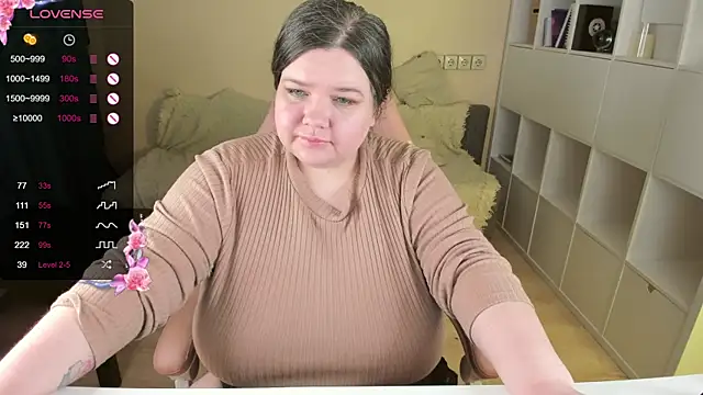 Snapshot of PlumPie chatting on November 2025 12:55:02 AM PlumPie online show from November 2025 12:55:02 AM