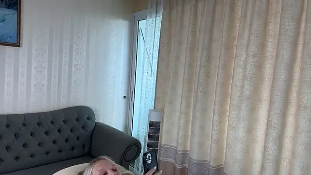 Eva Nathan online show from November 2025 02:32:01 AM