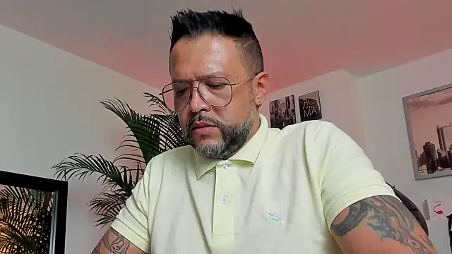Snapshot of MrFrank_tattoo chatting on December 2024 09:37:02 PM MrFrank tattoo online show from December 2024 09:37:02 PM