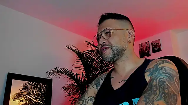 Snapshot of MrFrank_tattoo chatting on December 2024 02:44:02 AM MrFrank tattoo online show from December 2024 02:44:02 AM