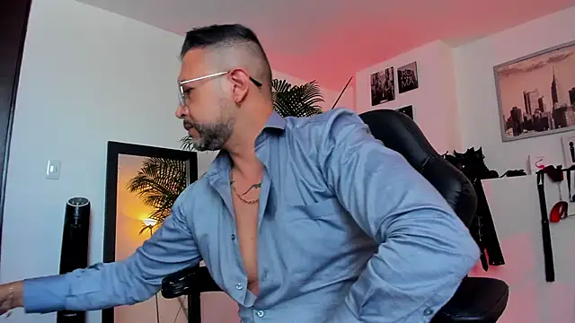 Snapshot of MrFrank_tattoo chatting on December 2024 03:22:02 PM MrFrank tattoo online show from December 2024 03:22:02 PM