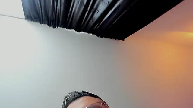 Snapshot of MrFrank_tattoo chatting on December 2024 06:35:02 PM MrFrank tattoo online show from December 2024 06:35:02 PM