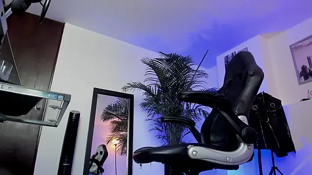 Snapshot of MrFrank_tattoo chatting on December 2024 03:04:01 PM MrFrank tattoo online show from December 2024 03:04:01 PM