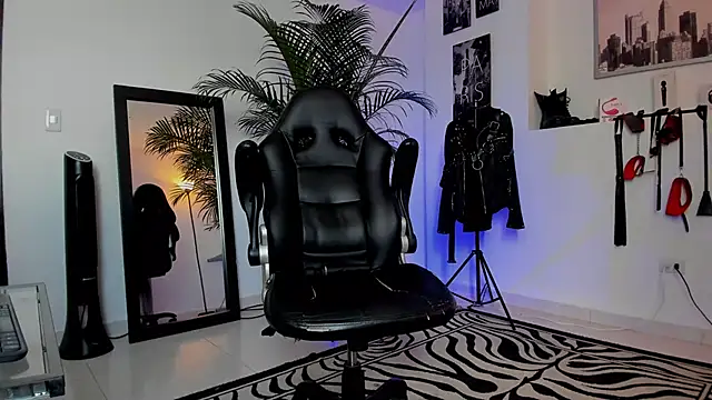 Snapshot of MrFrank_tattoo chatting on January 2025 03:39:01 PM MrFrank tattoo online show from January 2025 03:39:01 PM