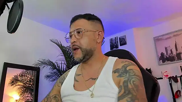 Snapshot of MrFrank_tattoo chatting on January 2025 03:26:01 AM MrFrank tattoo online show from January 2025 03:26:01 AM