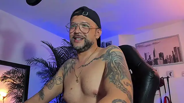 Snapshot of MrFrank_tattoo chatting on January 2025 01:22:02 AM MrFrank tattoo online show from January 2025 01:22:02 AM